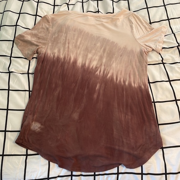 Women’s lightweight tee size medium - Picture 2 of 3